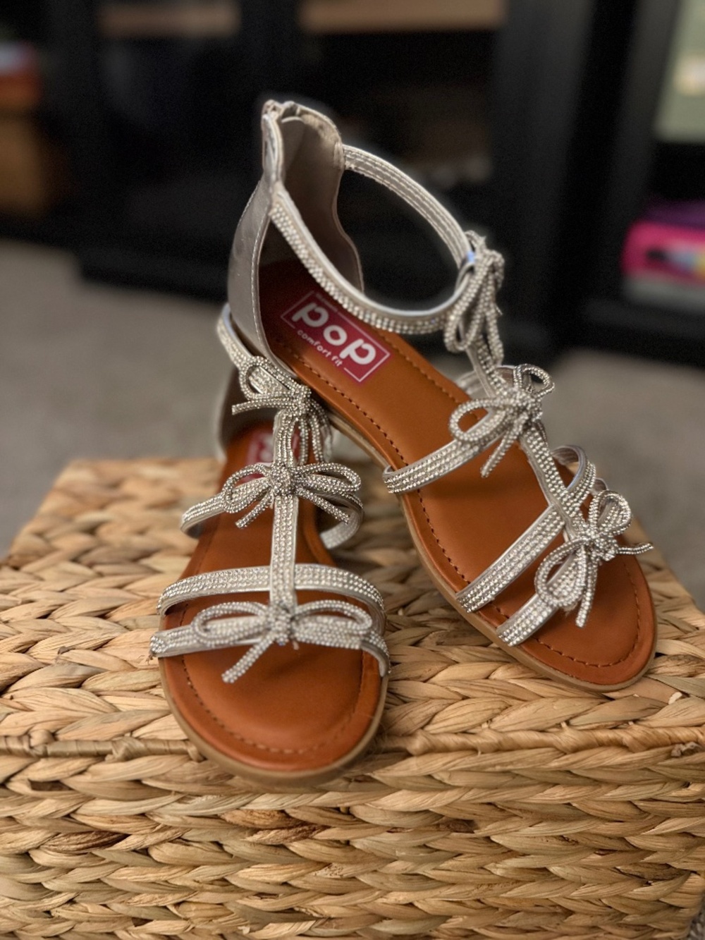 POP Celaya Silver Rhinestone Bow Gladiator Sandals Back Zip Size 6M